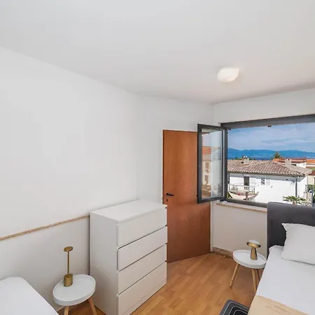 Διαμέρισμα With Parking Space Nska, Krk - 27654 Malinska