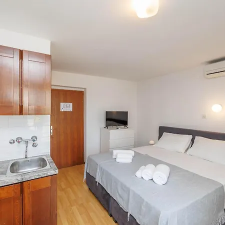 Apartman With Parking Space Nska, Krk - 27654 *