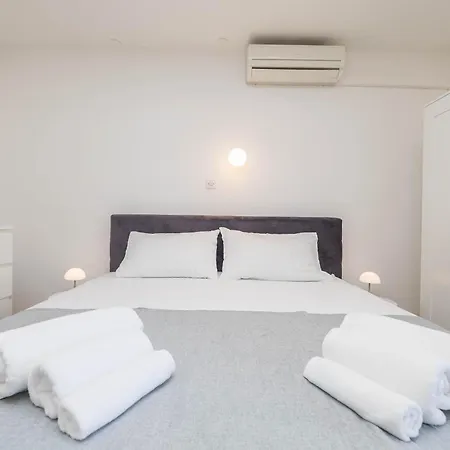 Apartman With Parking Space Nska, Krk - 27654 *