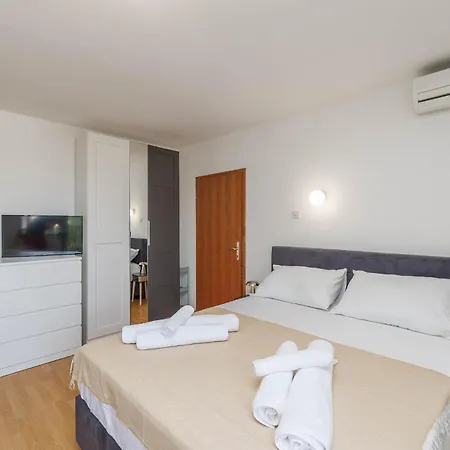 With Parking Space Nska, Krk - 27654 Apartman *
