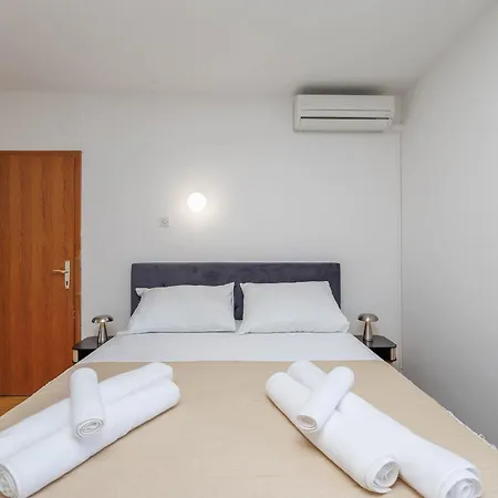 Apartman With Parking Space Nska, Krk - 27654 Malinska